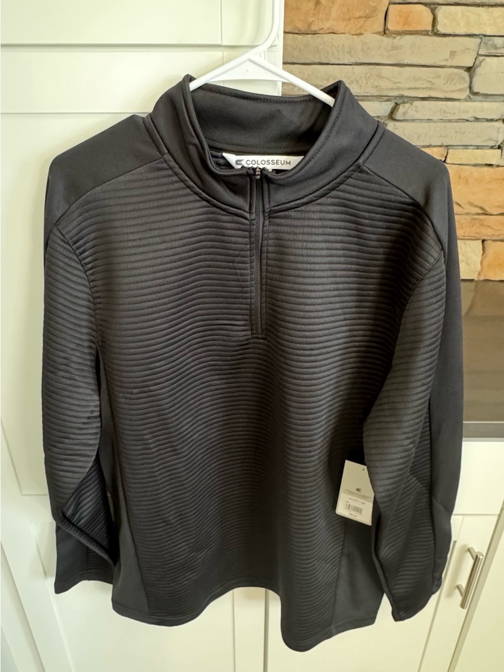 Men’s Colosseum black quarter zip sweatshirt 
Size XL